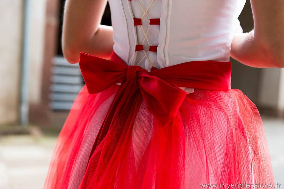 Robe rouge et blanche à corset