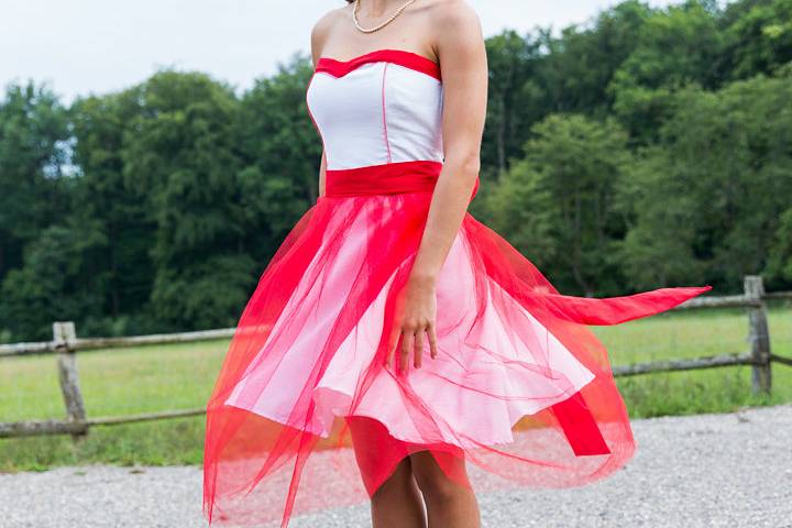 Robe rouge et blanche à corset