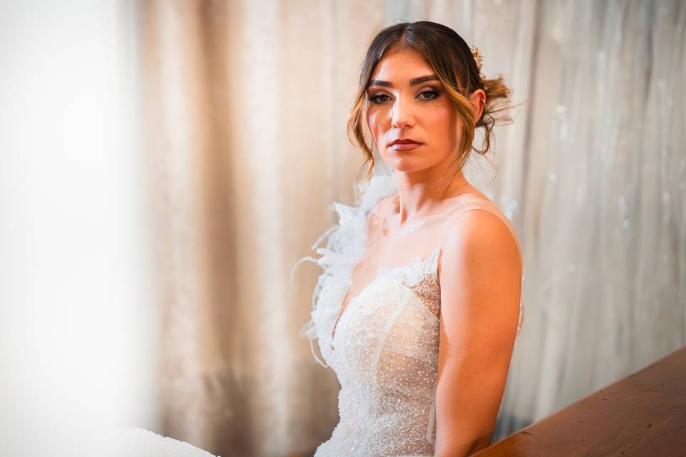 FEMME_MARIEE_ROBE_BLANCHE_DENTELLE