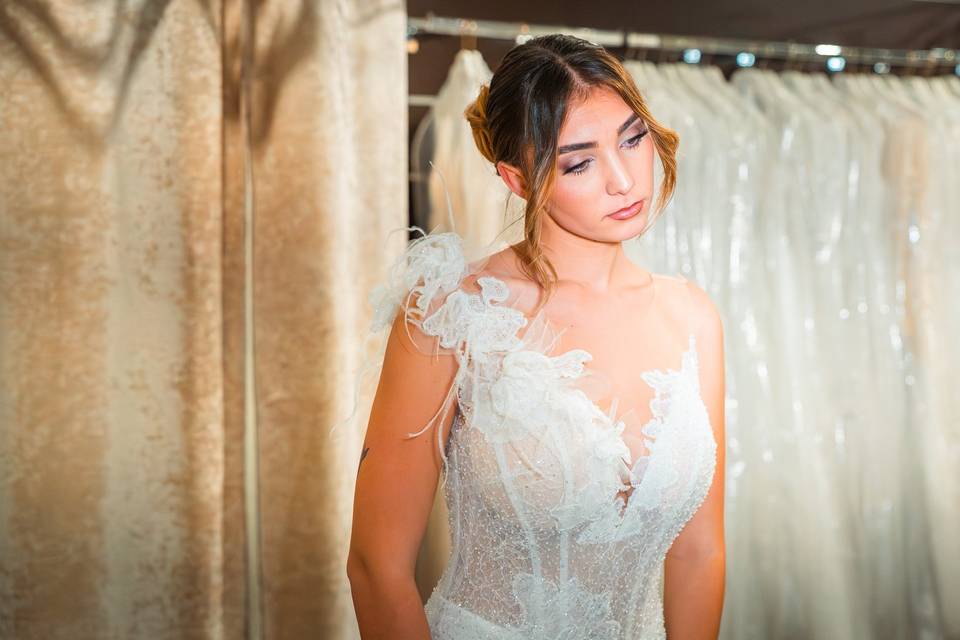 FEMME_ROBE_MARIEE_BLANCHE_DENTELLE_V2