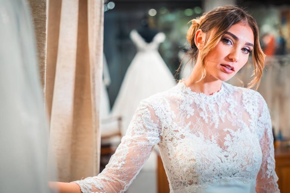 FEMME_ROBE_MARIEE_BLANCHE_DENTELLE