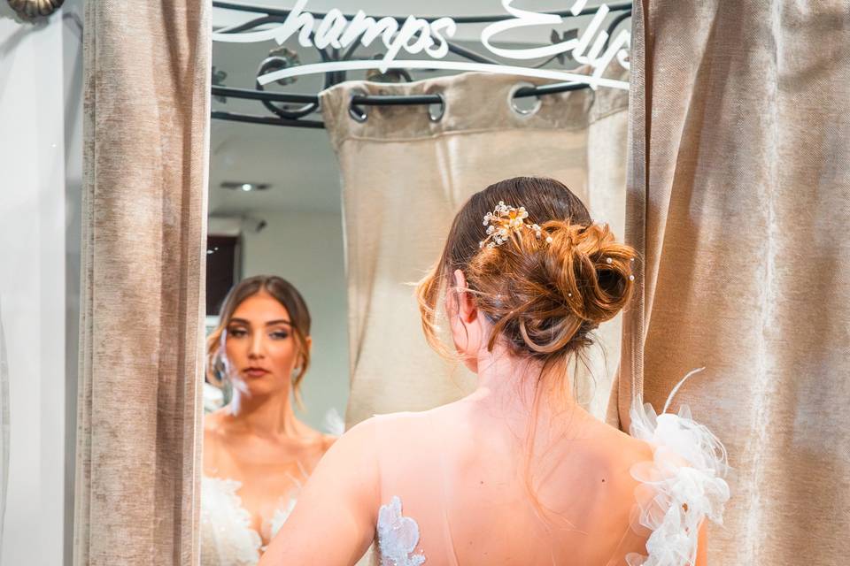 FEMME_ROBE_MARIEE_BLANCHE_PERLES