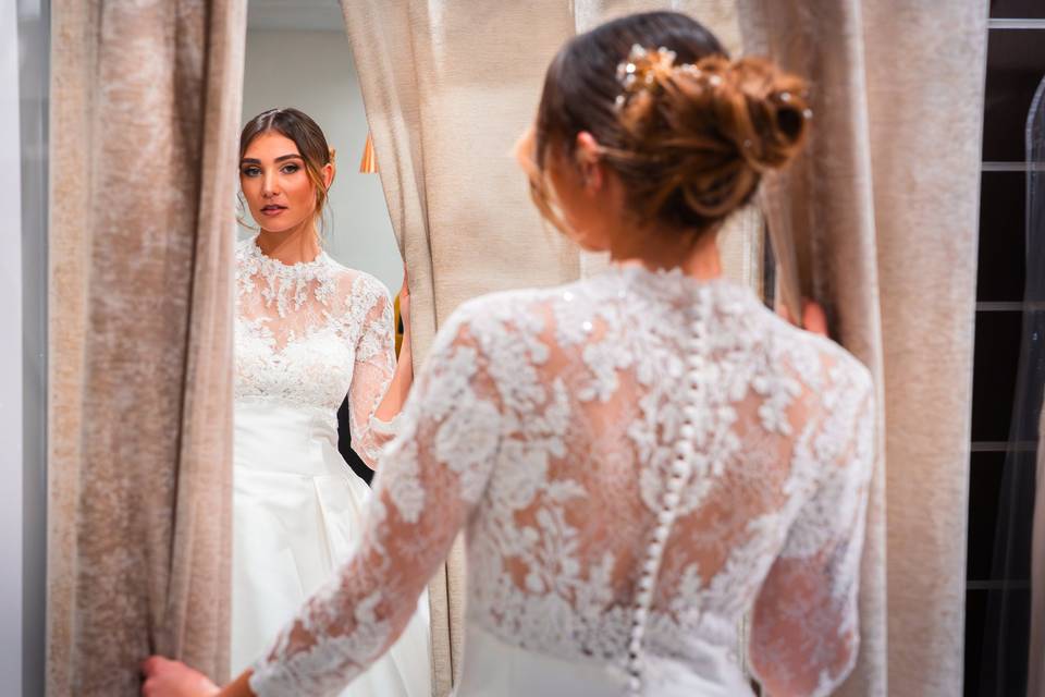 FEMME_ROBE_MARIEE_DENTELLE_BLANC