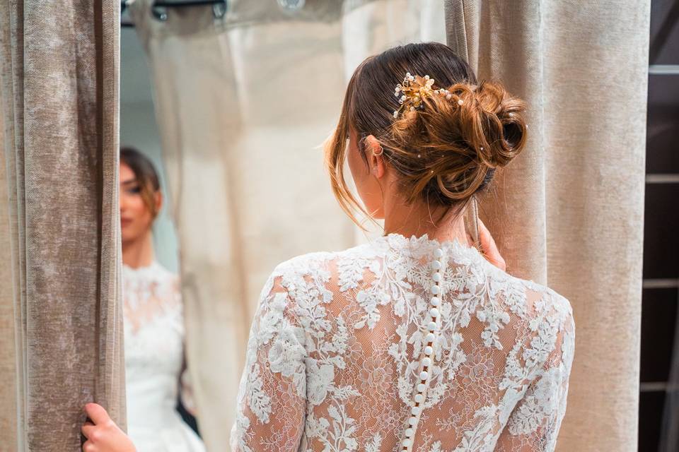 ROBE_MARIEE_BLANCHE_DENTELLE_BOUTONS