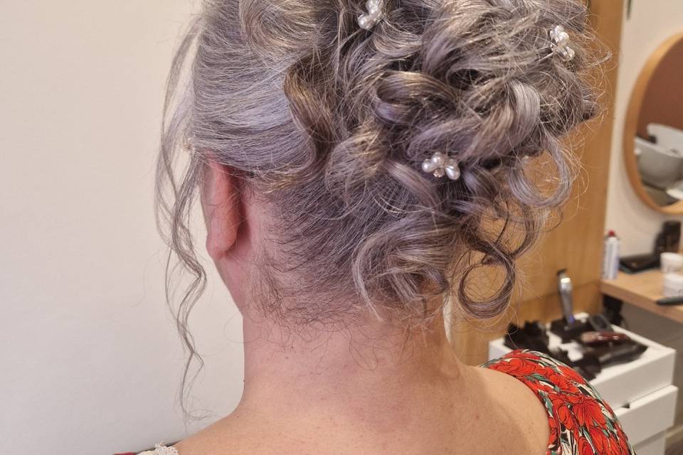 Coiffure mère du marié