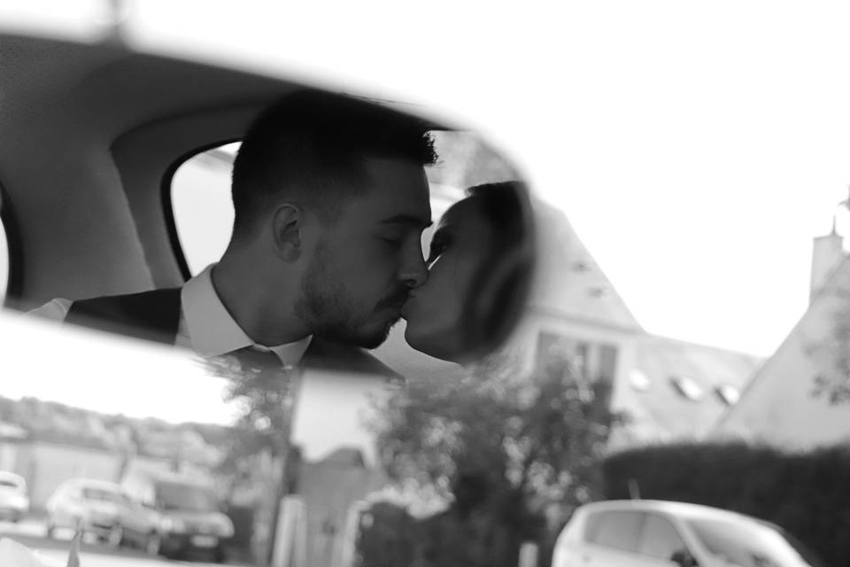 Kiss in the car