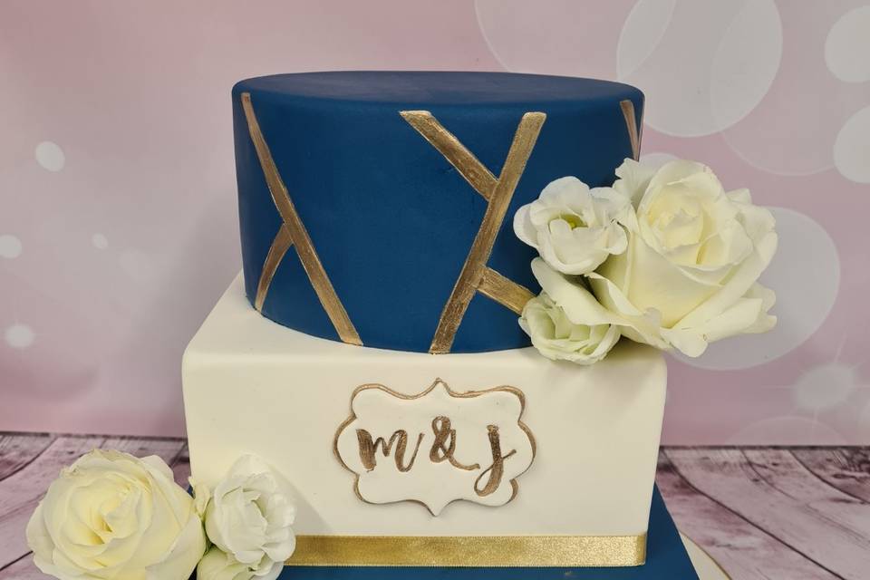 Wedding cake bleu nuit et blan