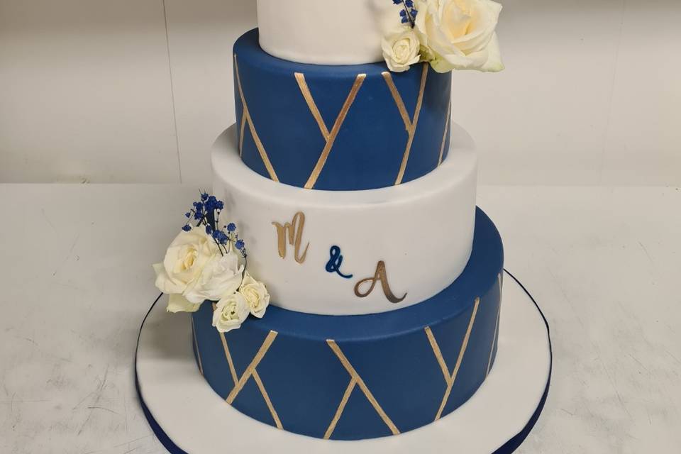 Wedding cake bleu et or