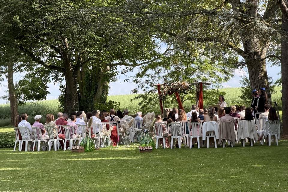 Cérémonie en Mai