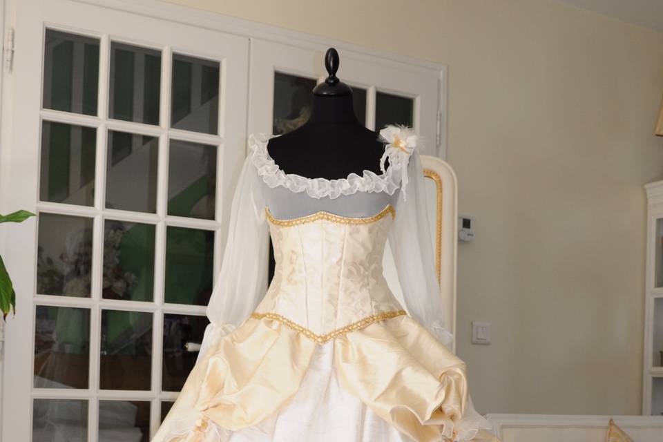 Robe de mariée en brocart