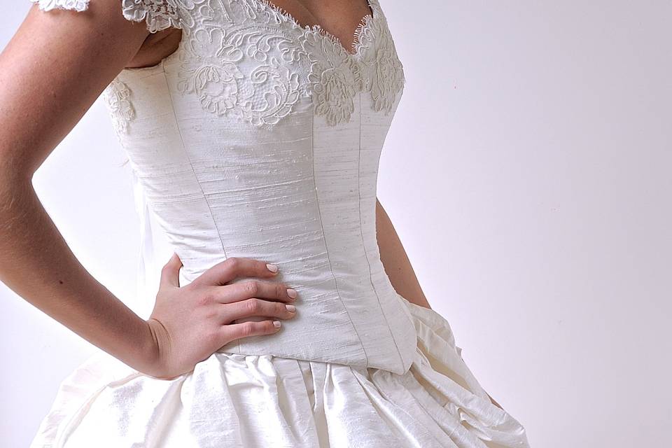 Robe courte en soie écrue