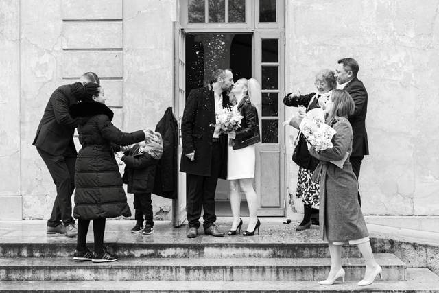 Sortie de mairie animée
