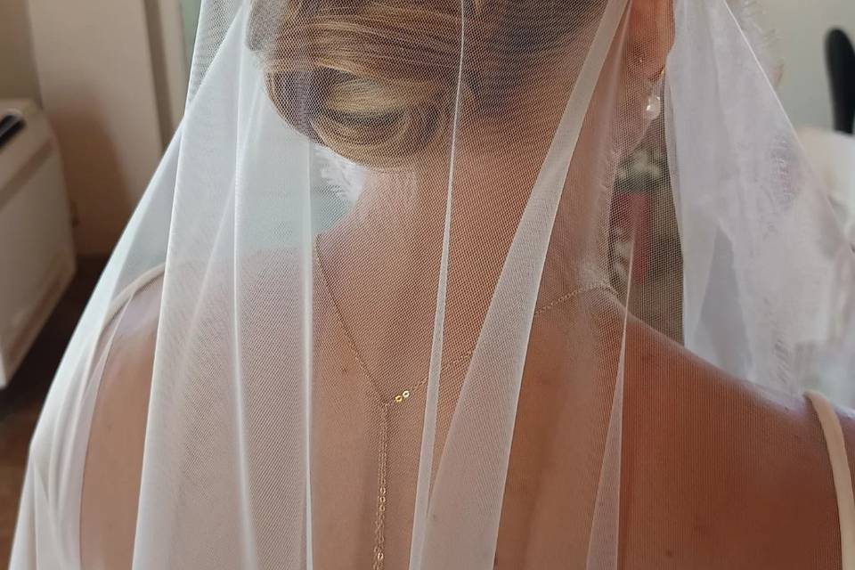 Chignon bride