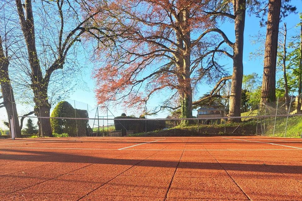 Court de tennis à disposition