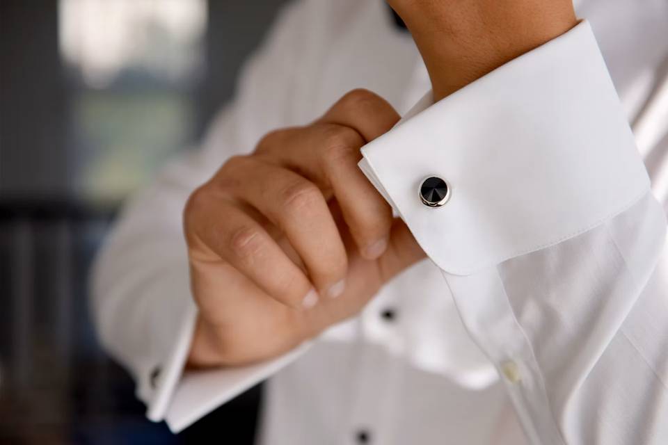 Détails costume marié