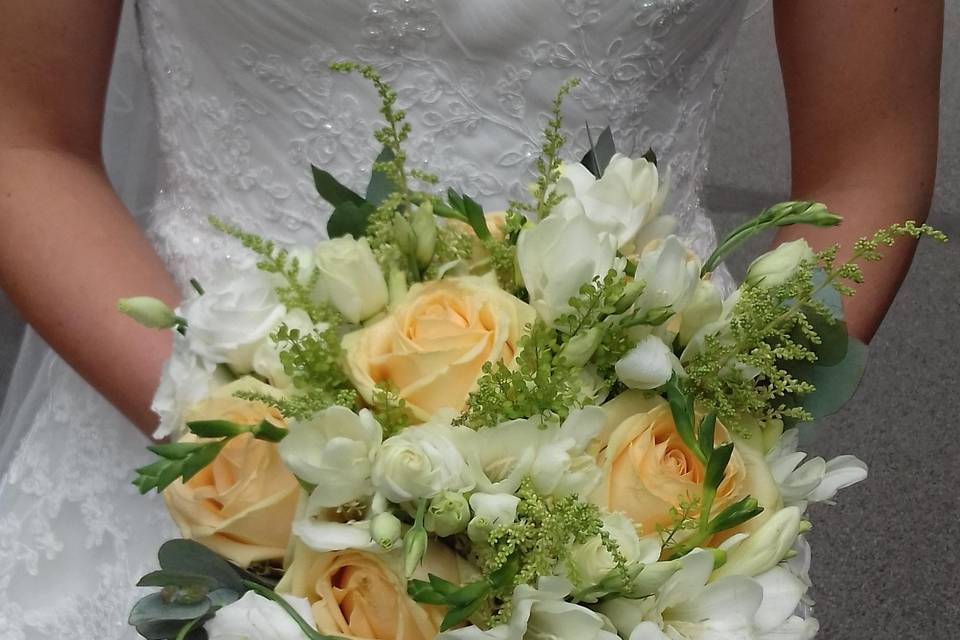 Bouquet de mariée blanc & pêch