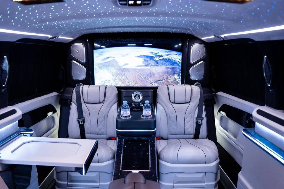 Van Vip Maybach 2024