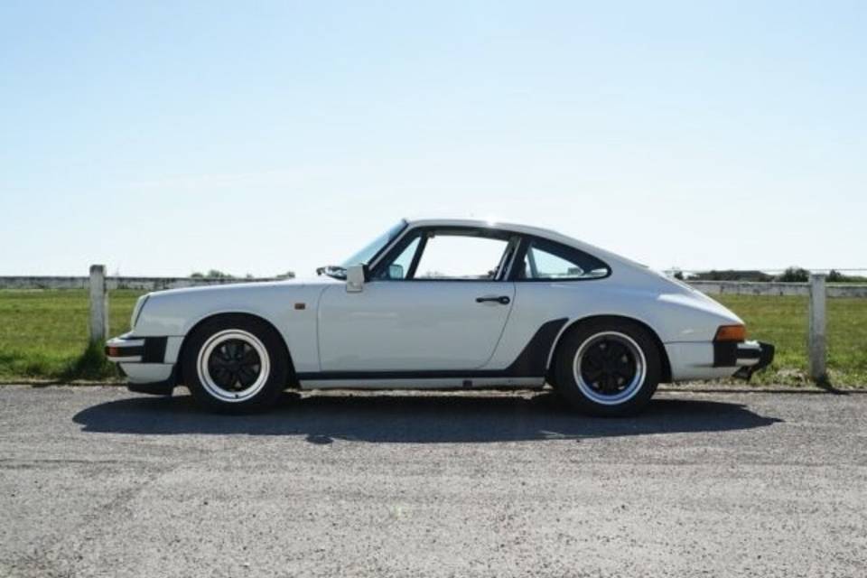 Vue de coté Porsche 3.2