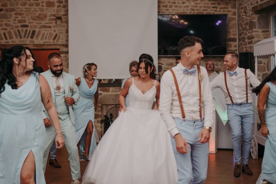 Danse avec les mariés