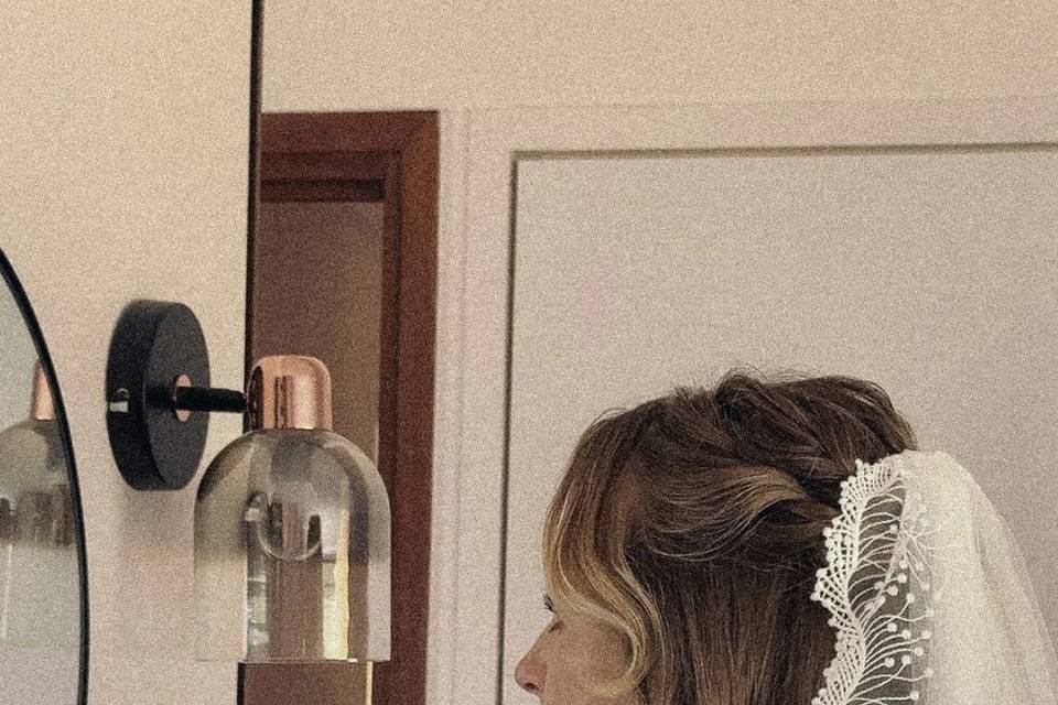 Coiffure demi attache voile