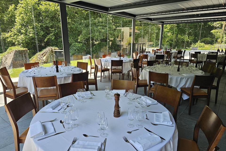 Repas dans la pergola