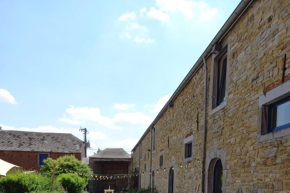 La Ferme aux Chiens - Cour