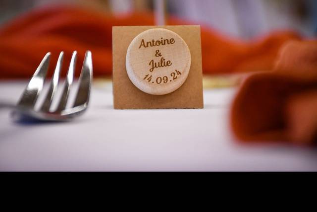 Bouchon avec le nom des mariés
