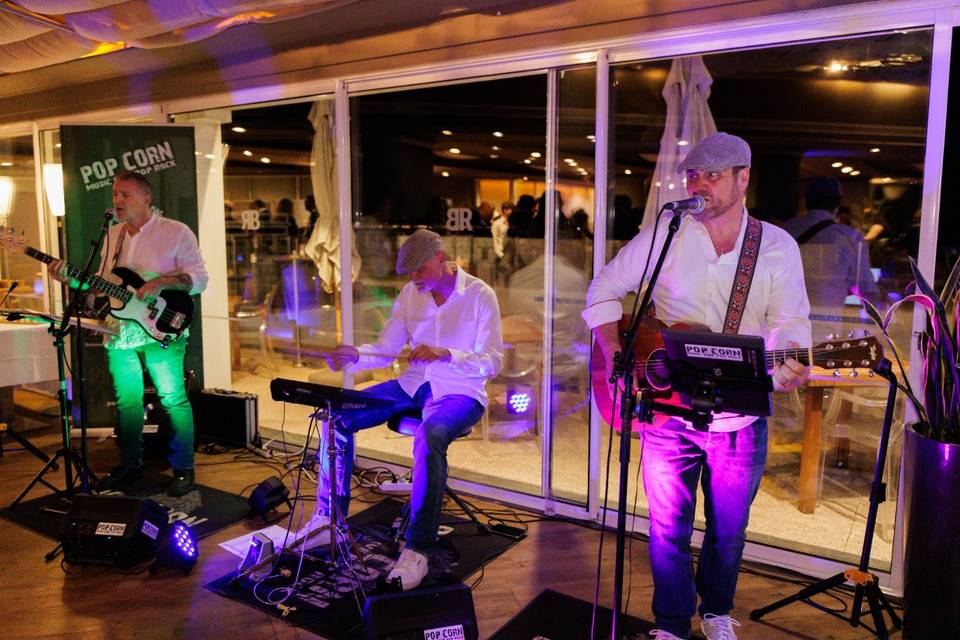 POP CORN Trio Hotel Pullman