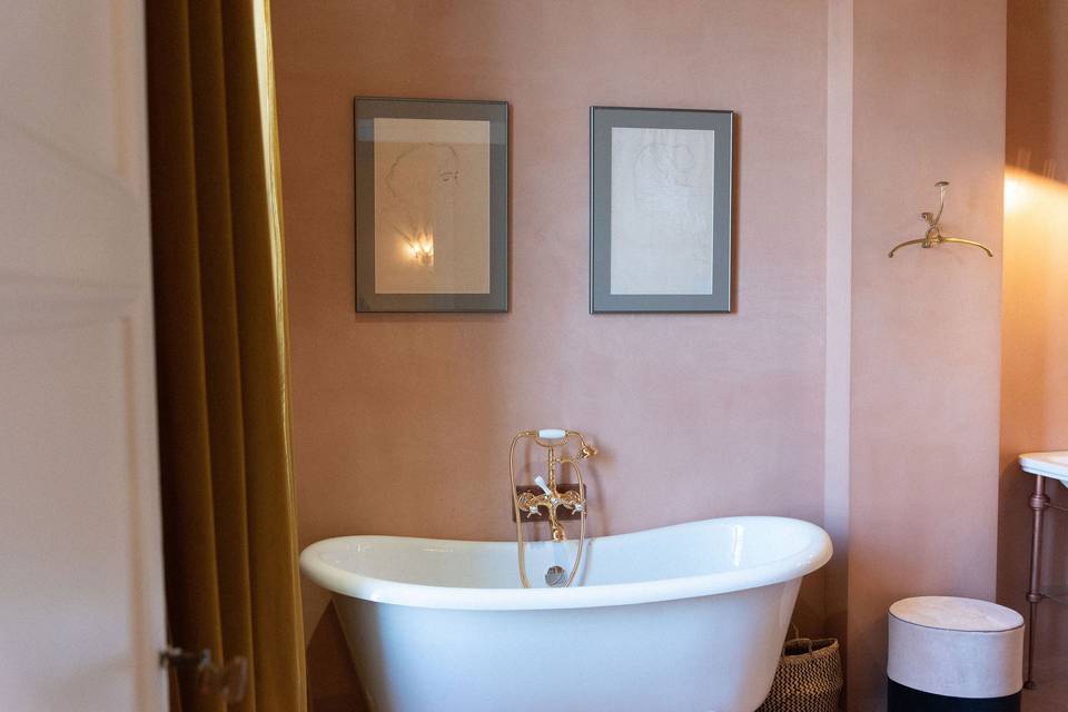 Baignoire salle de bain rose