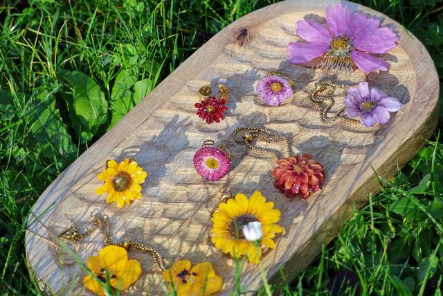 Bijoux en vraies fleurs