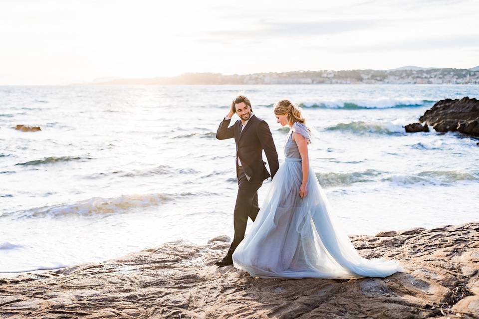 Les mariés en bord de mer