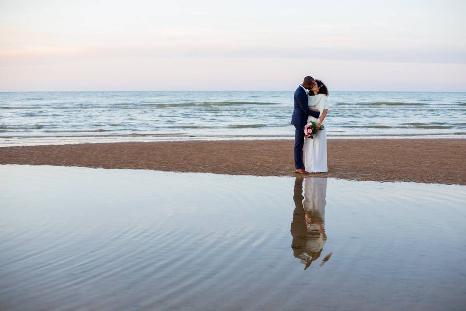 Séance de couple sur la plage