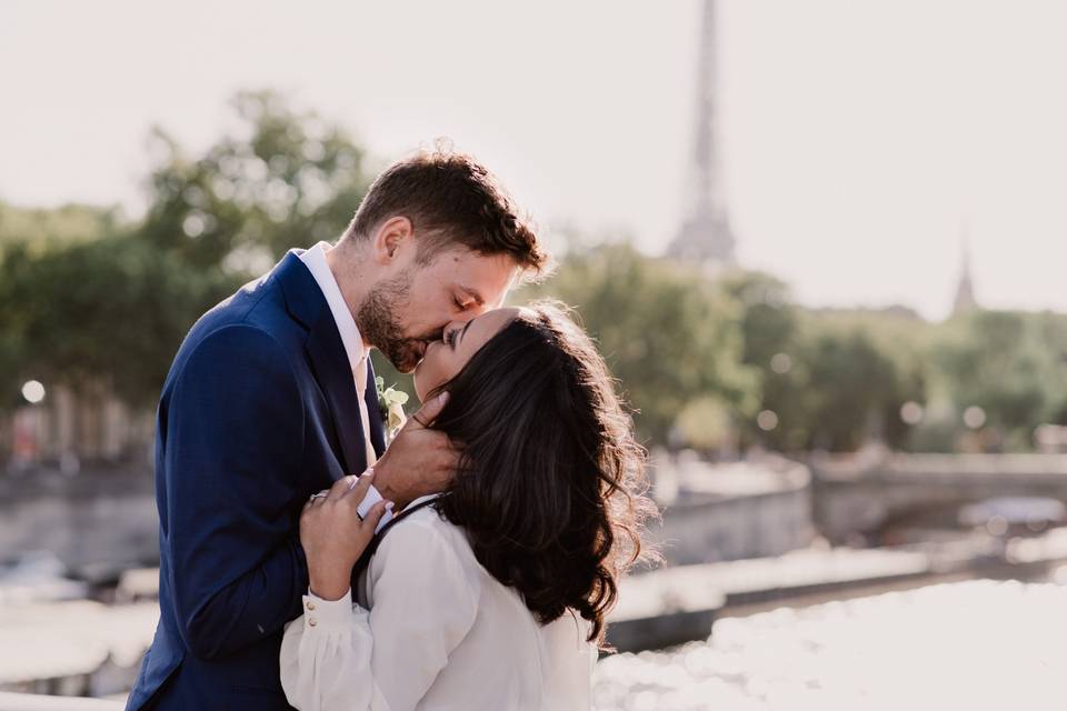 Séance couple à la Tour Eiffel