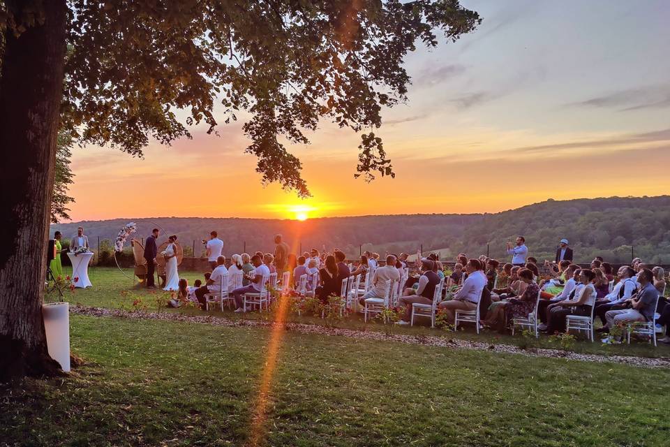 Cérémonie en coucher de soleil