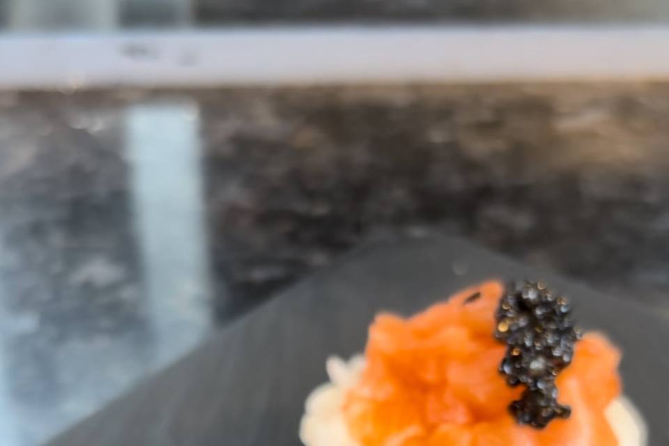 Canapé saumon caviar