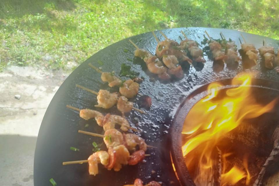 Brochettes gambas au braséro