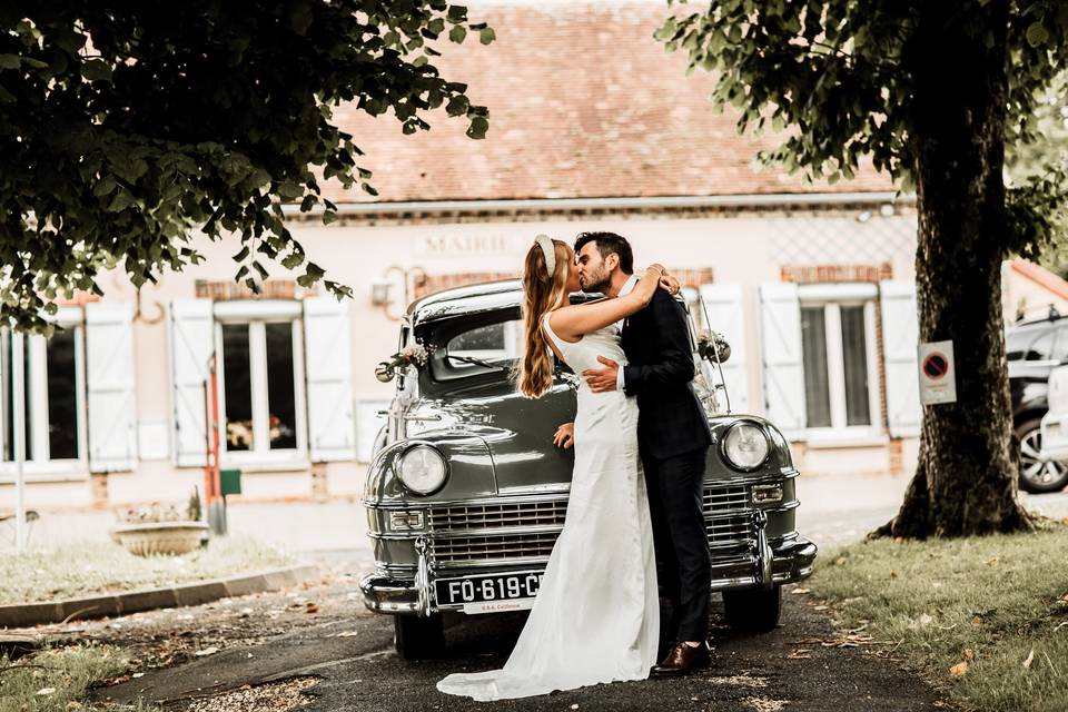 Le baiser des mariés couple