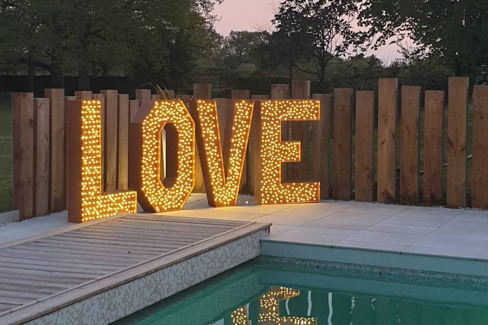 Lettres lumineuses géantes