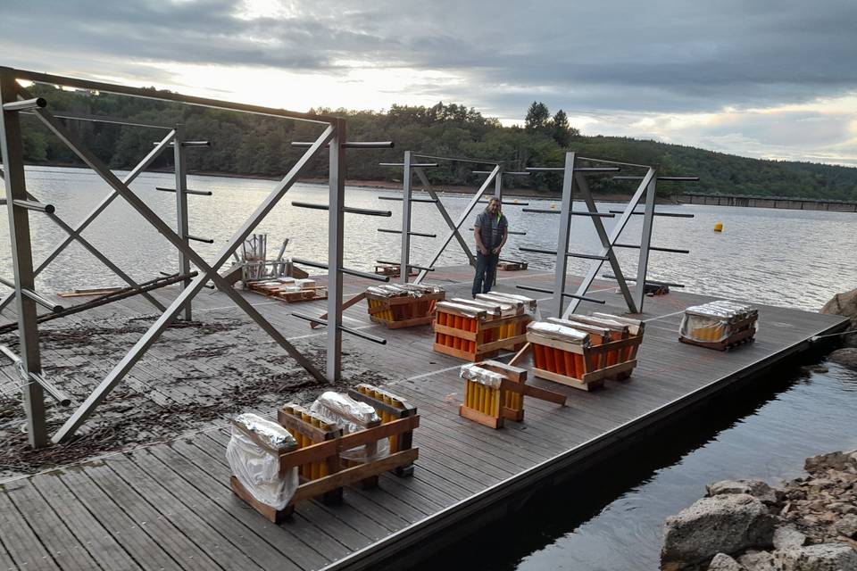 Montage feu nautique sur barge