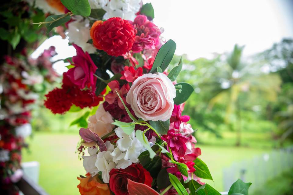 Détail de l_arche florale rose