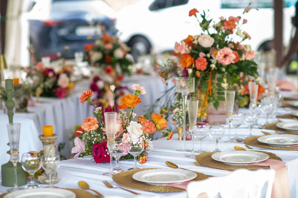 Longue table de mariage décorée