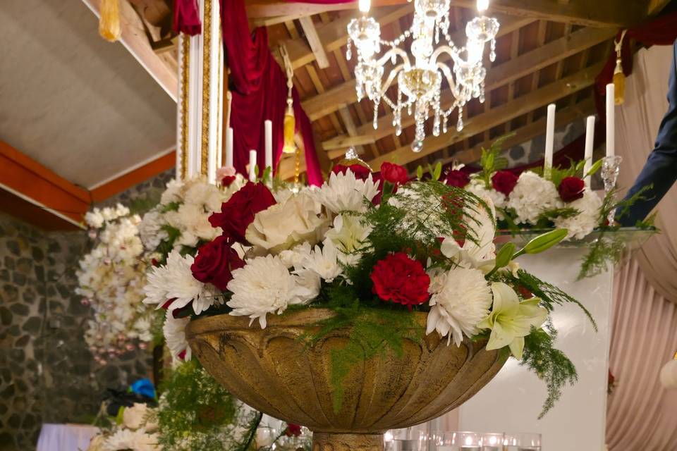 Fontaine décorée près de la ta