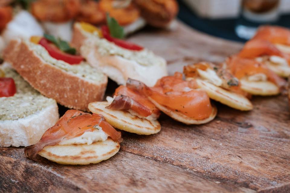 Canapes_saumon_fumee_pain_grille