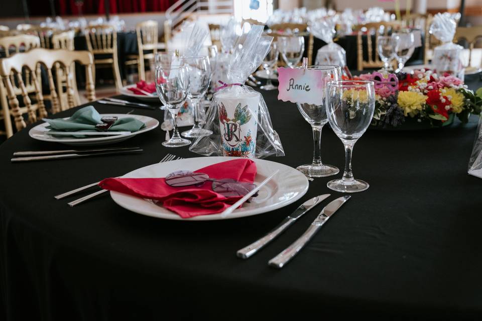 Table_noire_pliage_rose_boutique