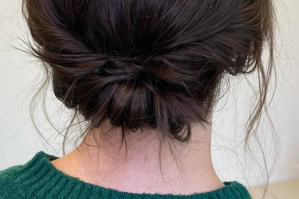 Chignon attaché cheveux court