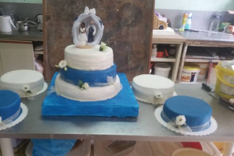 Wedding cake blanc et bleu