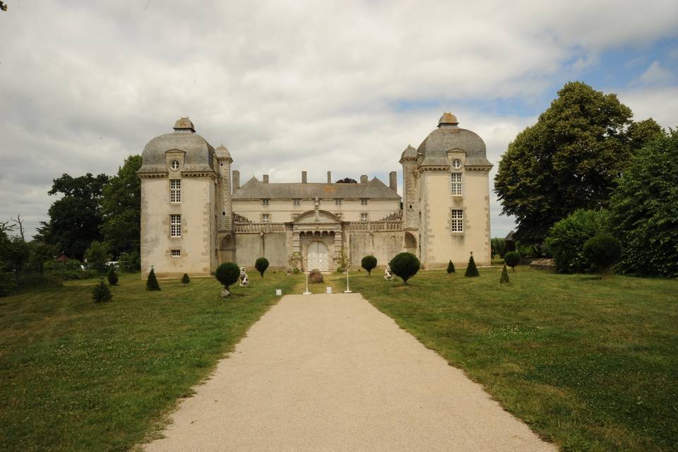 Allée d'honneur du château