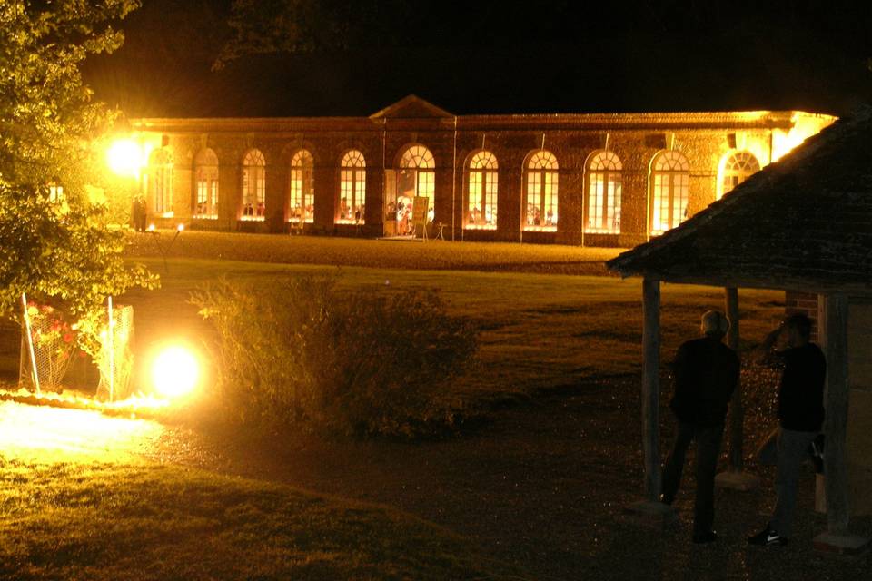 Orangerie extérieure de nuit