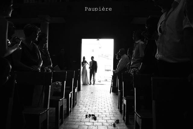 Avant d'entrée dans l'église