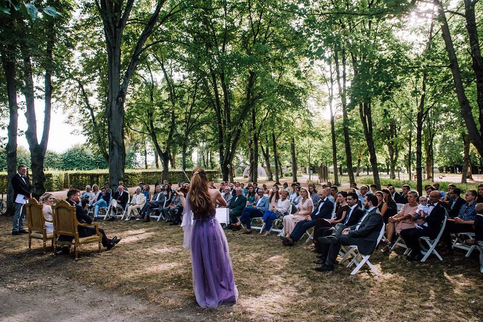 Cérémonie dans le parc